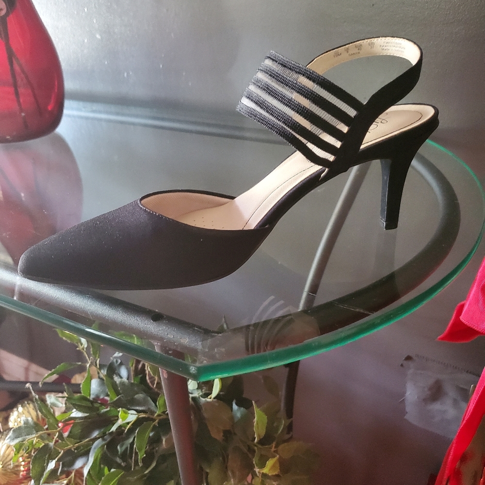 Shoes - Picture 3 of 4